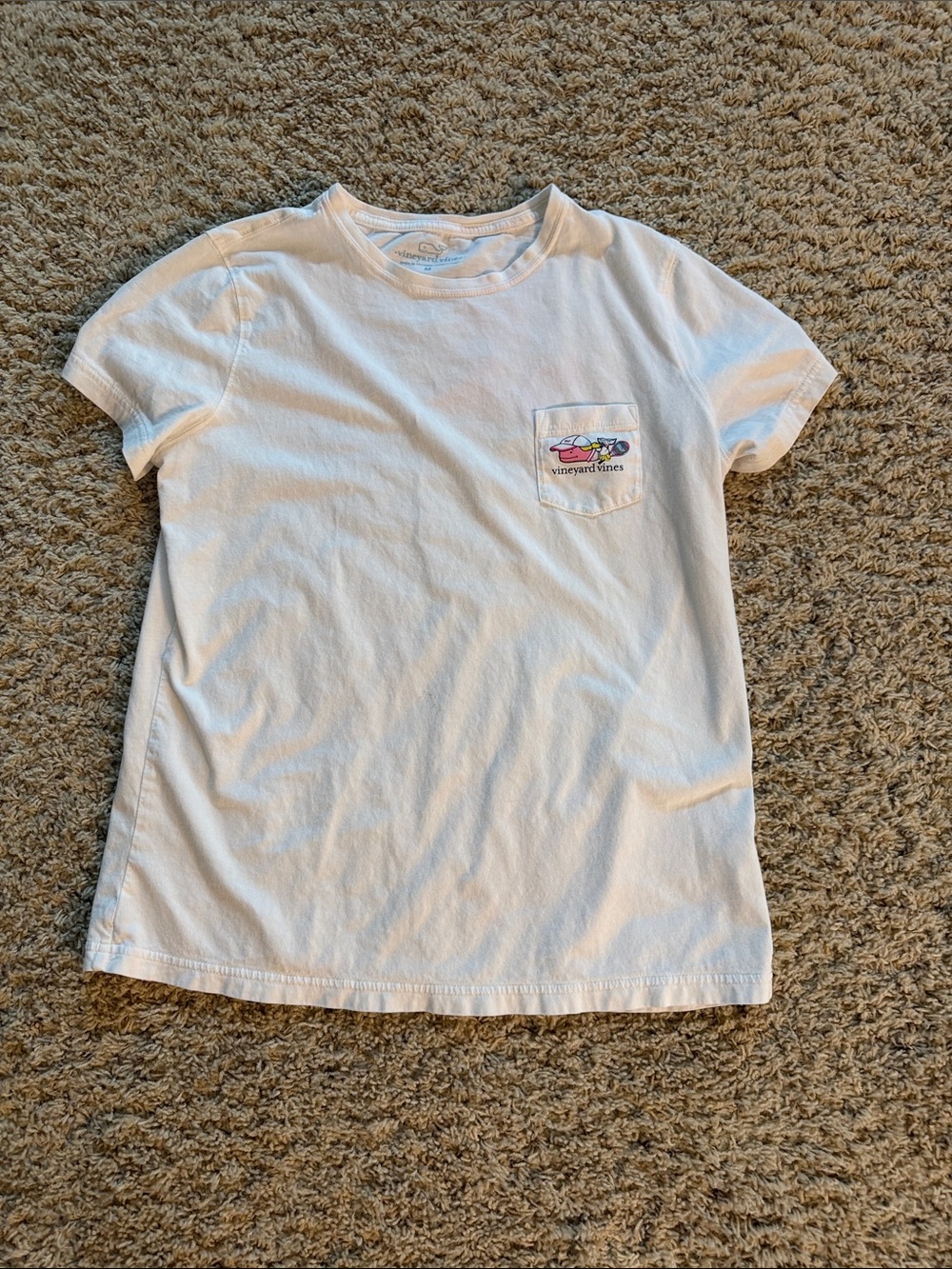 Vineyard Vines White Short-Sleeve Pocket Tee with Whale Graphic. Size M.